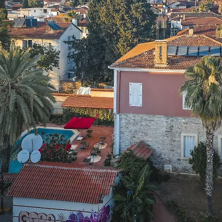 Giges King Boutique *