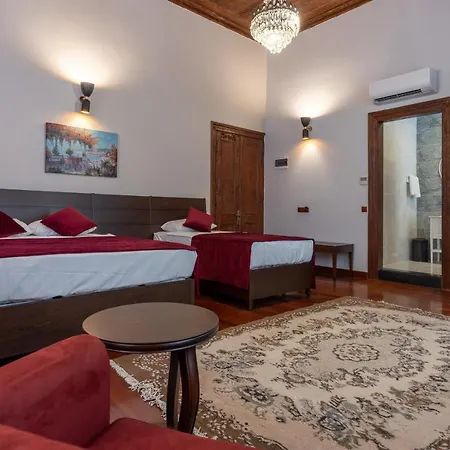 Giges King Boutique *