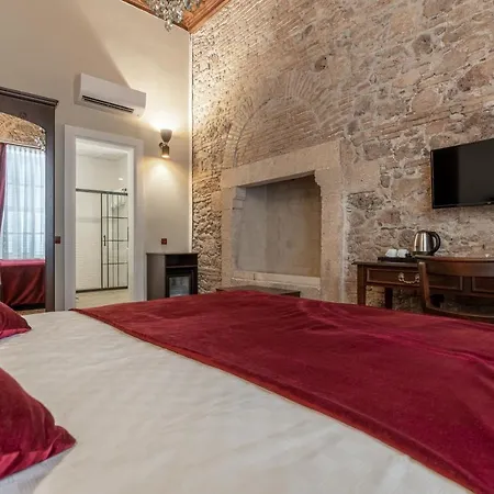 Giges King Boutique Hotel *