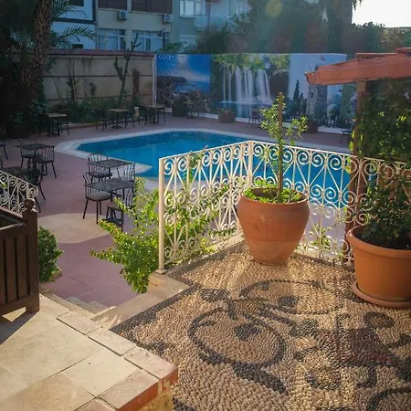 Giges King Boutique Hotell *