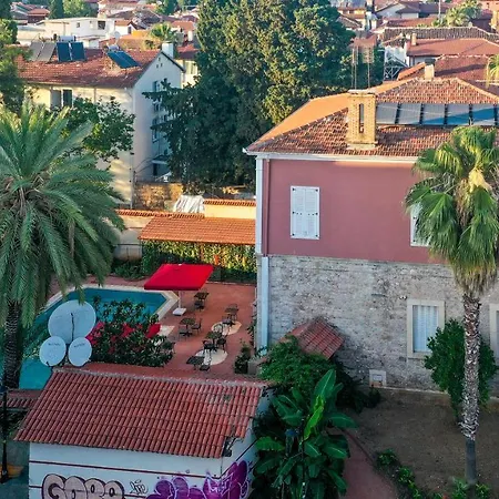 Giges King Boutique *