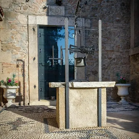 Giges King Boutique Hotel *