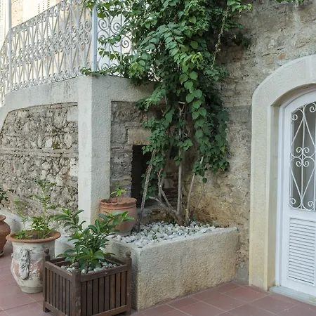 Giges King Boutique Hotell *