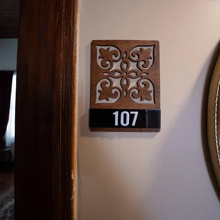 Giges King Boutique Hotell *