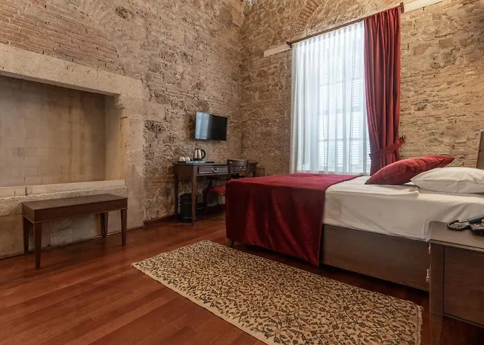 Giges King Boutique Hotel *