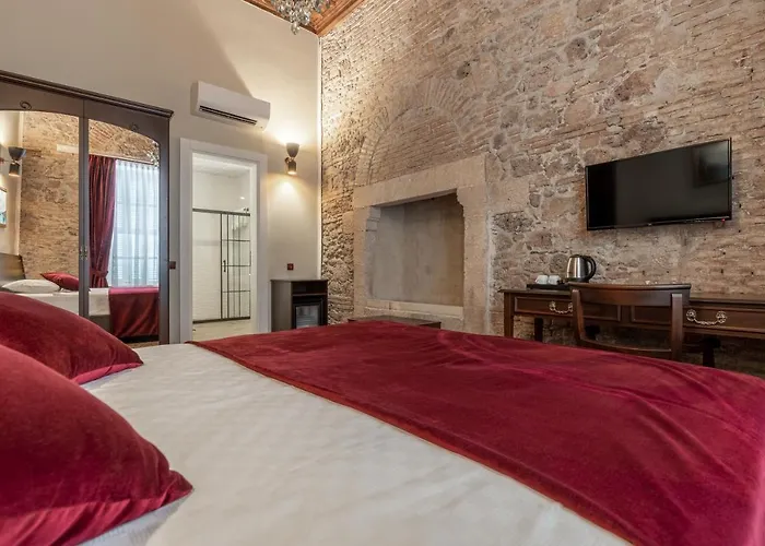 Giges King Boutique Hotel *