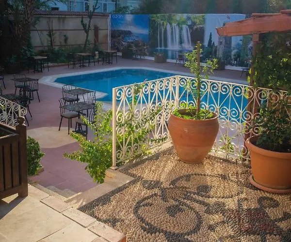 Giges King Boutique Hotel *