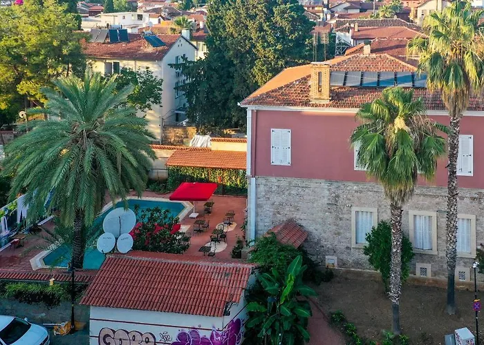 Giges King Boutique *