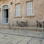 Giges King Boutique