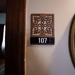 Giges King Boutique Hotel *