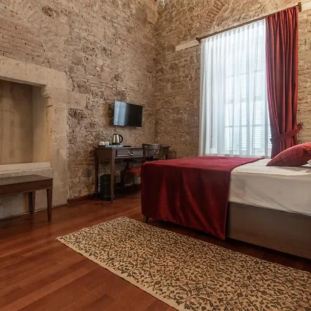 Giges King Boutique Hotel *